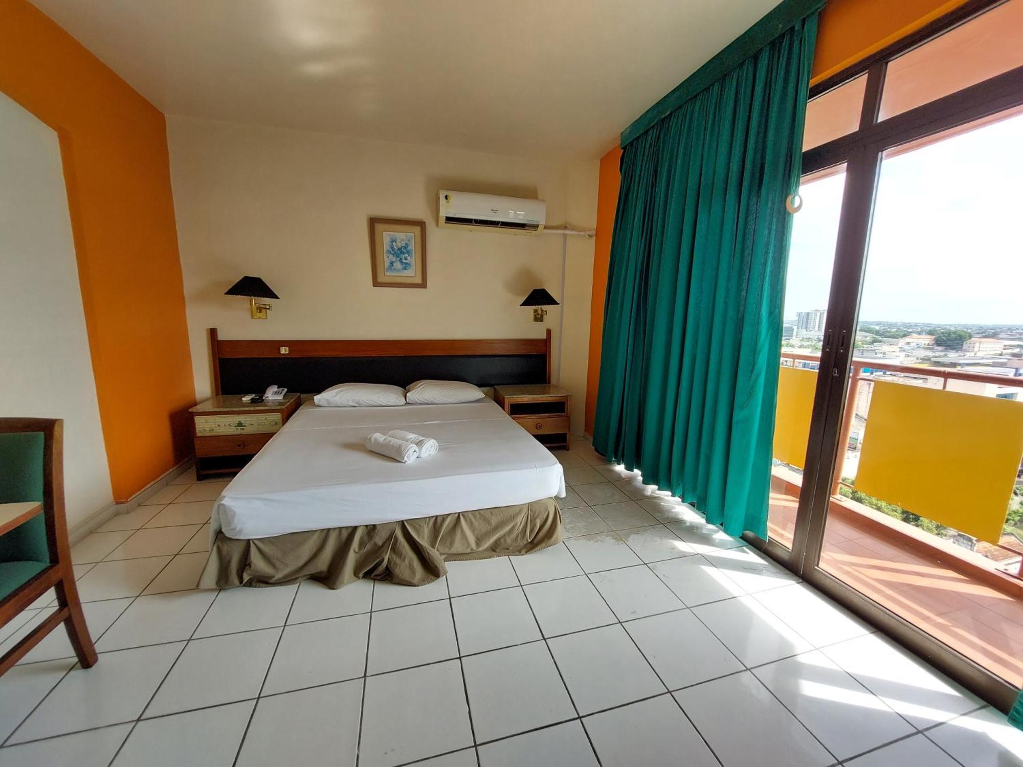 Taj Mahal Hotel 3*