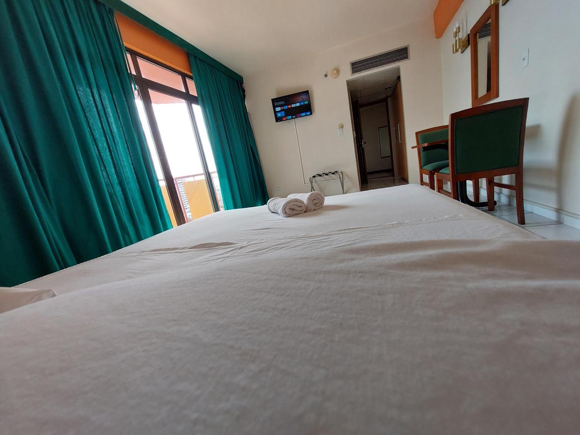 Hotel Taj Mahal 3*
