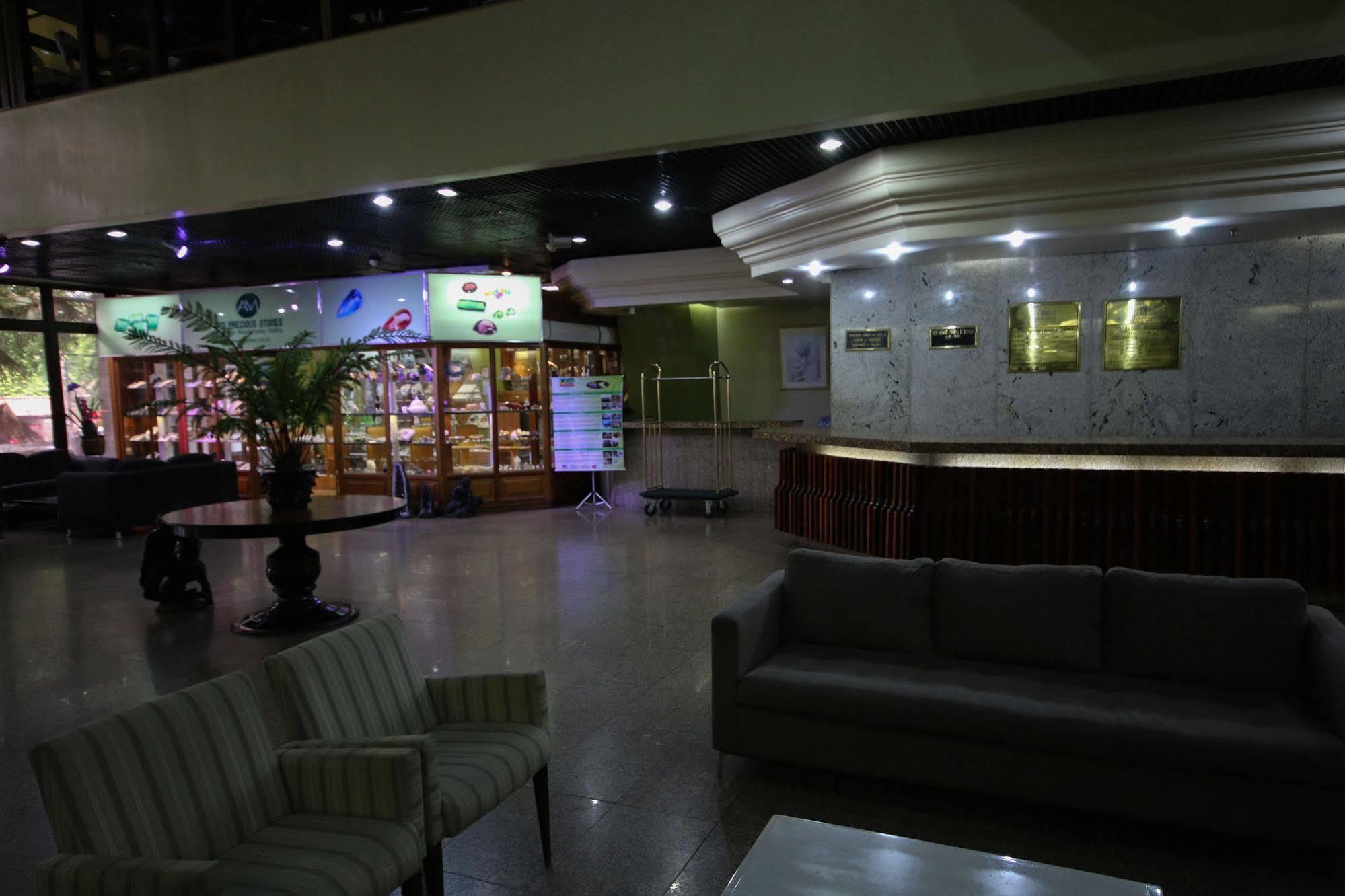 Taj Mahal Hotel 3*